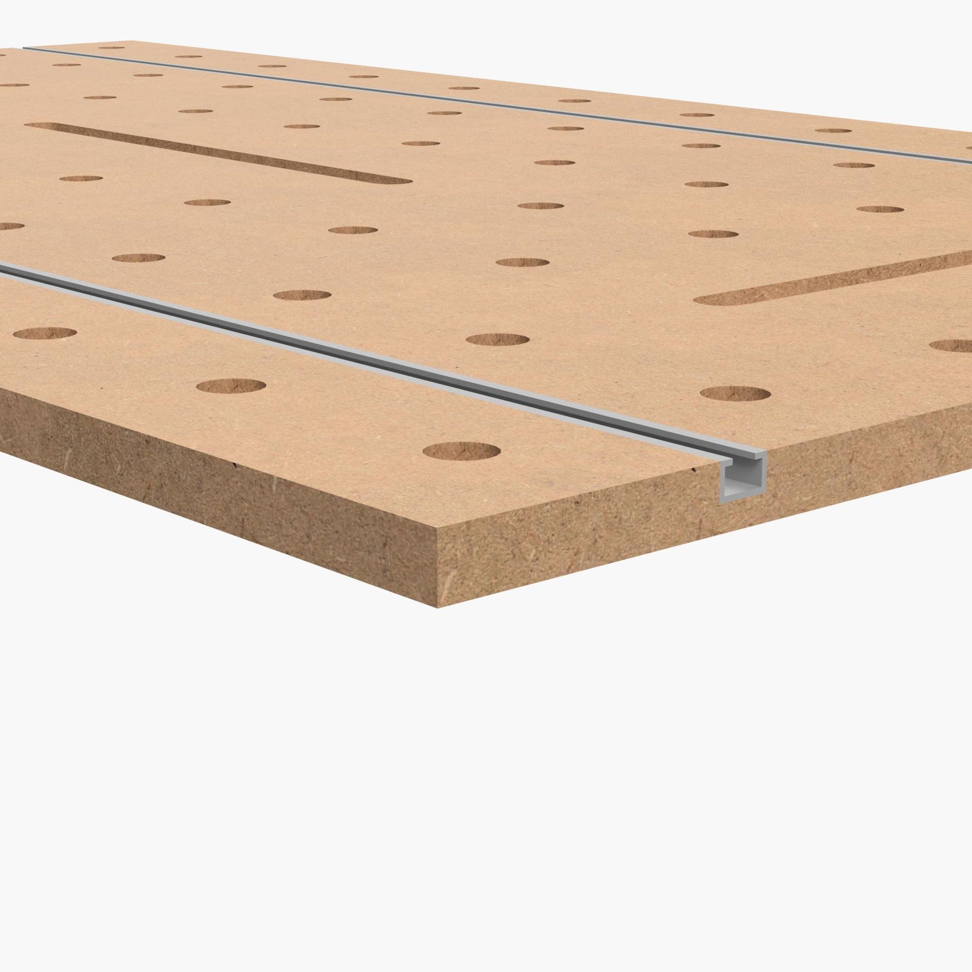 Kantenansicht MDF Lochplatte T-Nut Profil – 19mm Materialstärke · Alu-Schiene bündig